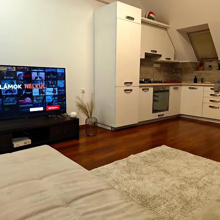 فندق Rooftop Apartman